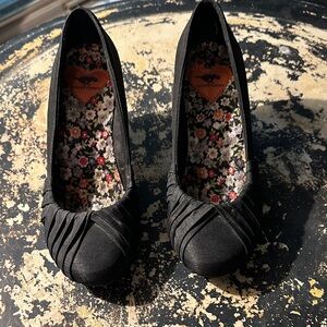 Rocket Dog Black Satin Pleated Round-Toe Heels